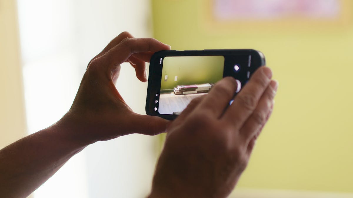 Contractor using mobile construction app to capture job site photos